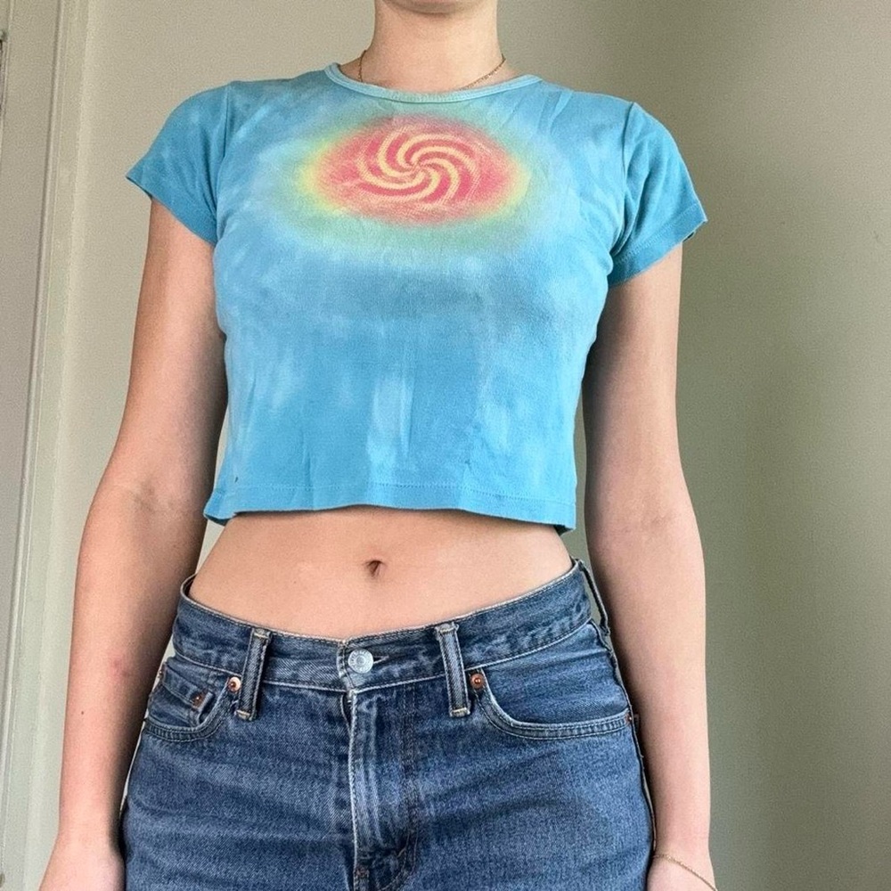 Unif Spiral tee size small